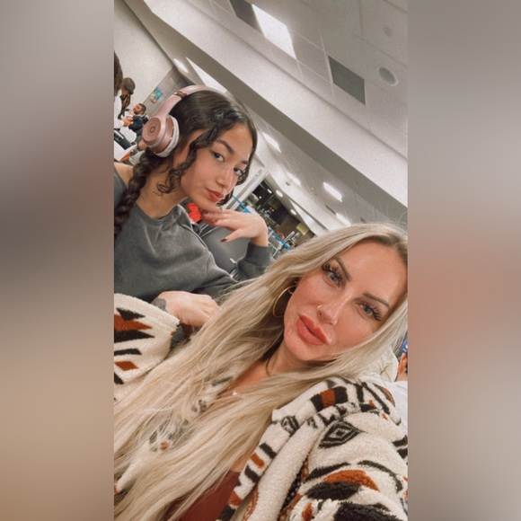 Meet your Posher, Amanda - Picture 8 of 14